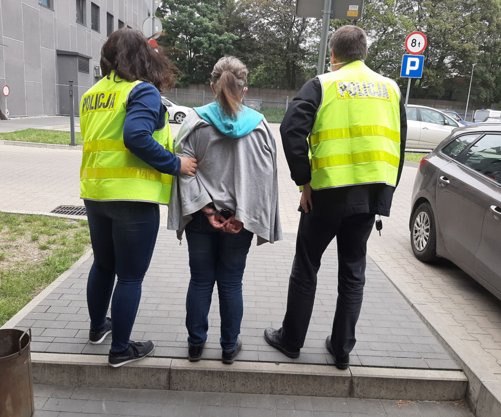 ŁÓDŹ: Pracownicy firmy wysyłkowej kradli RZECZY ZWRACANE przez klientów. Narobili strat NA PONAD 100 000 zł!