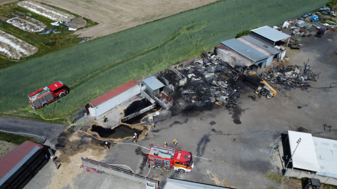 Gigantyczny pożar opon w Wielkopolsce. Czarny dym widać z wielu kilometrów!