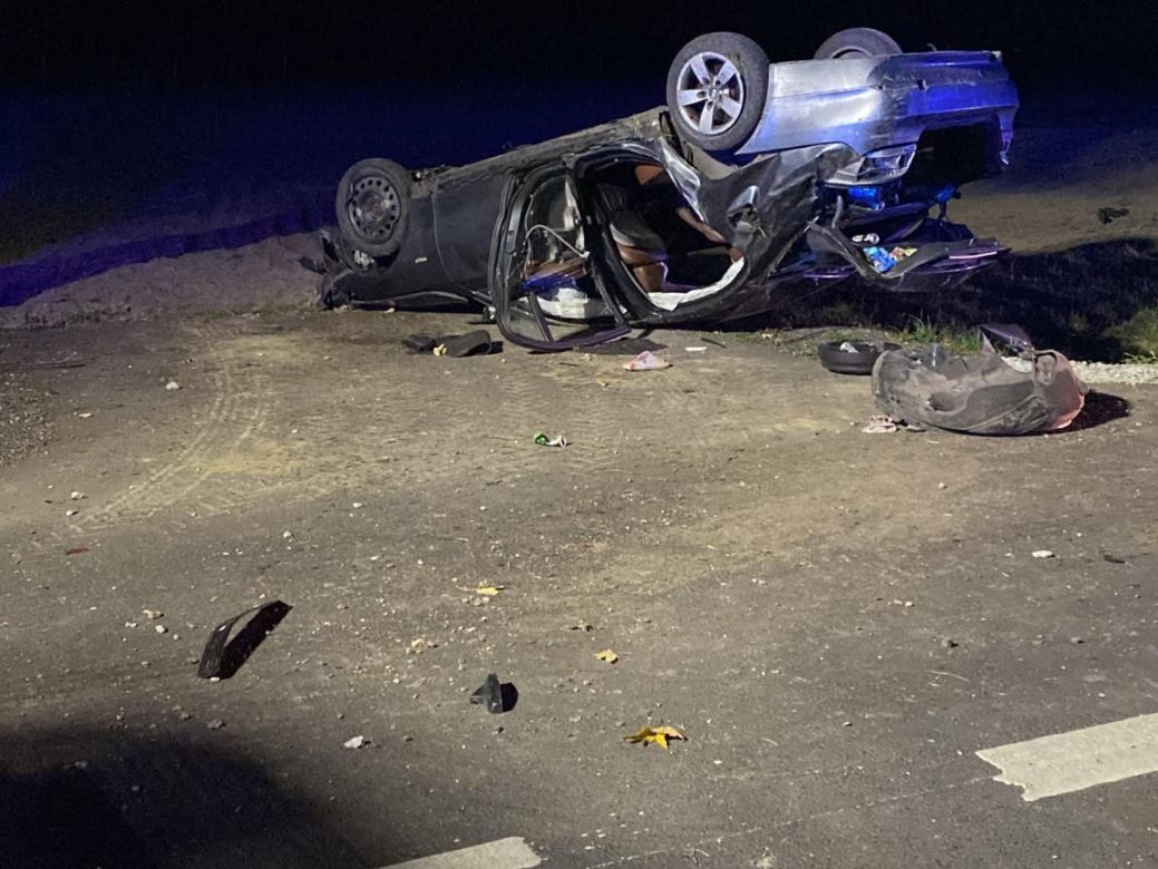 Pięć osób w szpitalu po wypadku koło Leszna. Dachowało BMW