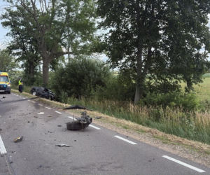 19-letni kierowca BMW zginął na miejscu. Tragiczny wypadek w Podlaskiem