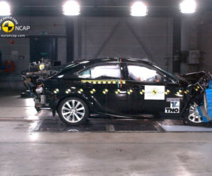 Lexus IS 300h - Euro NCAP