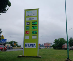 W środę po północy kierowców przywitały nowe, znacznie wyższe ceny paliw