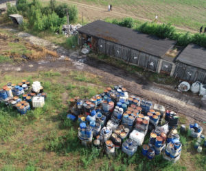 Gigantyczny pożar składowiska odpadów w miejscowości Wszedzień postawił na nogi straż pożarną z regionu