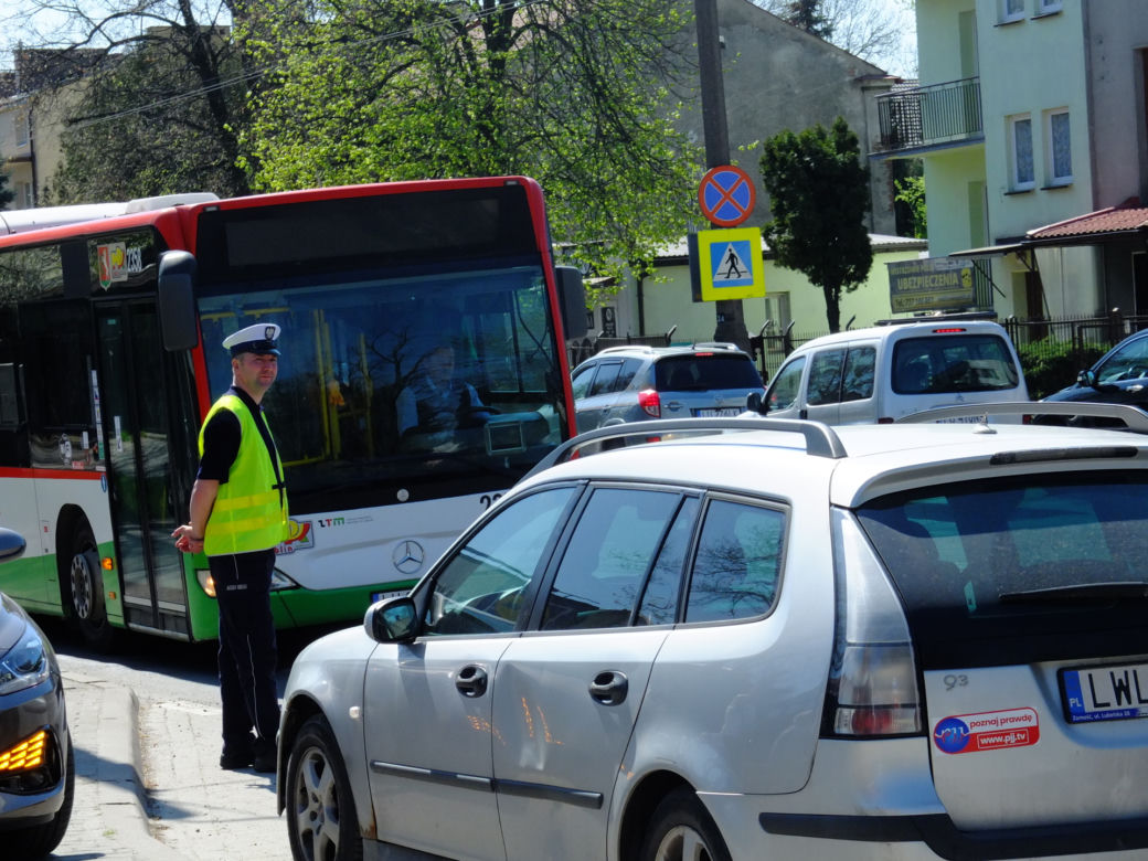 Lublin. Darmowy autobus dowozi wiernych pod drzwi kościoła. Pomysł proboszcza to HIT!