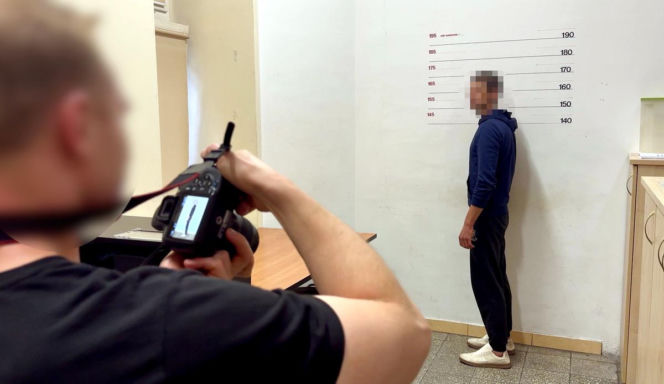 41-latek przeszedł po aucie wiceminister przy rondzie de Gaulle'a. Został aresztowany na 3 miesiące