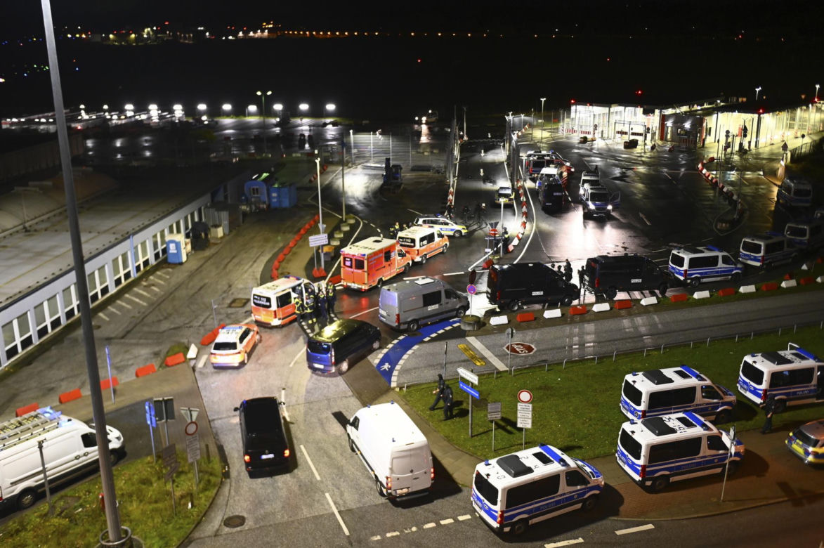 Hamburg, uzbrojony mężczyzna dostał się na teren lotniska