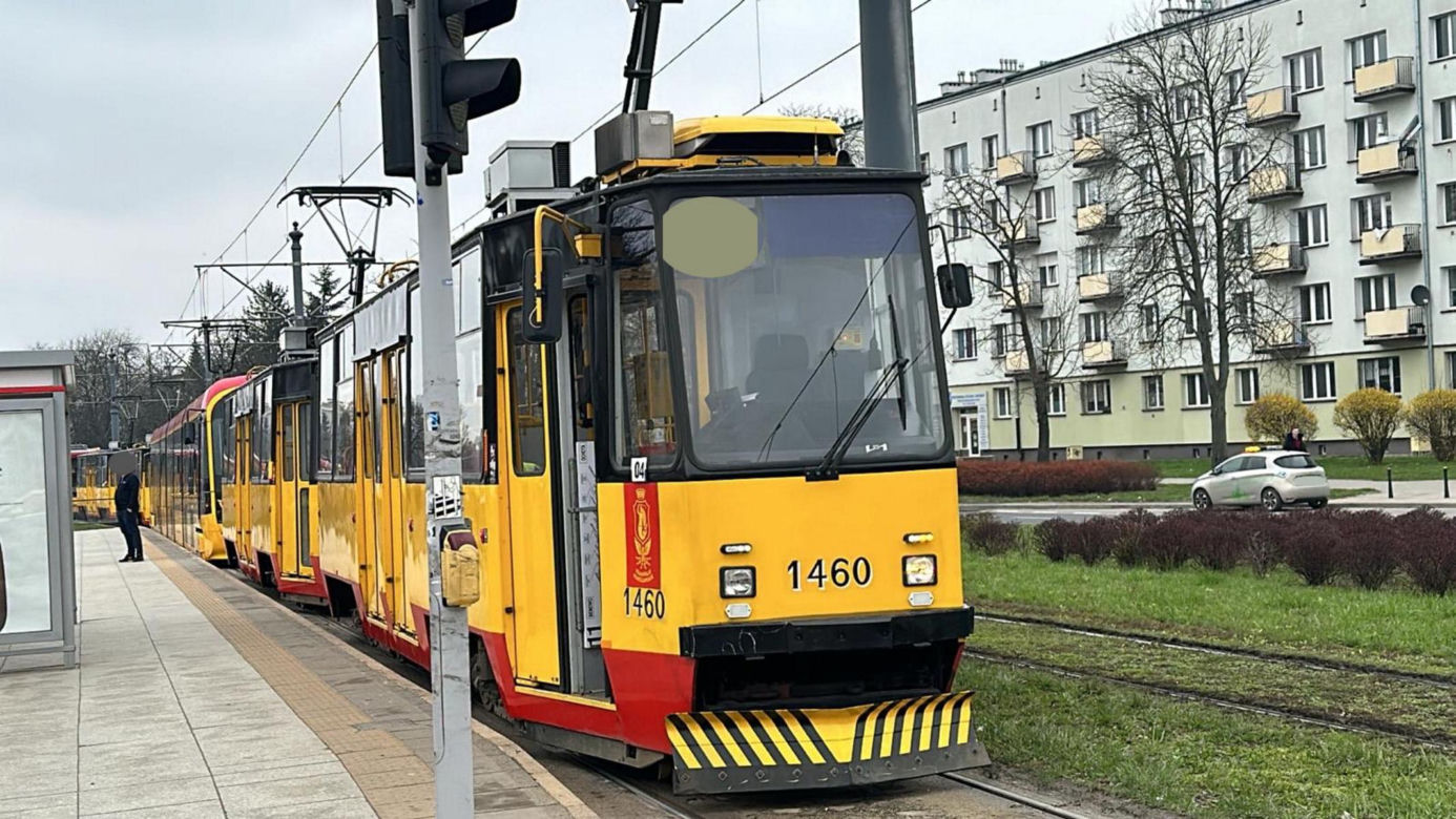 Warszawa, Mokotów. Dramat na rondzie Schumana. 17-latek wpadł pod ruszający tramwaj