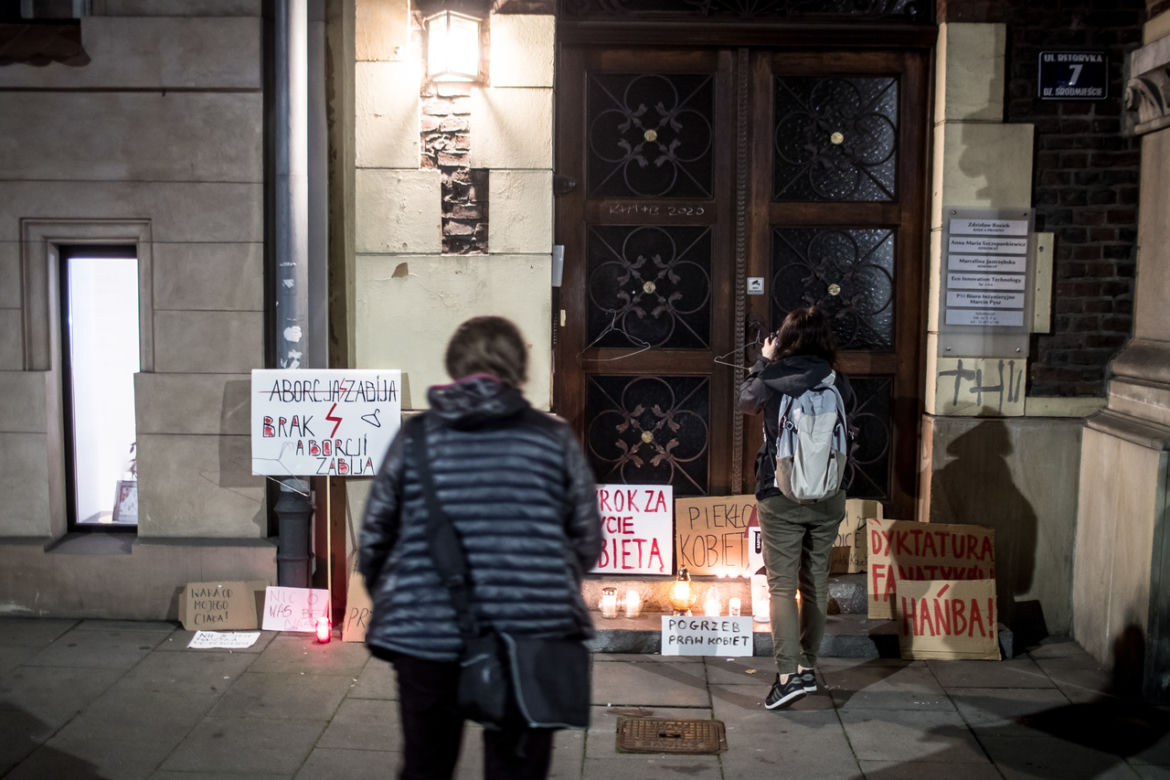 Pogrzeb praw kobiet. Protest po wyroku TK w Krakowie