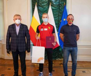 Bohaterski nastolatek z Białegostoku uratował życie pasażerowi autobusu [ZDJĘCIA]