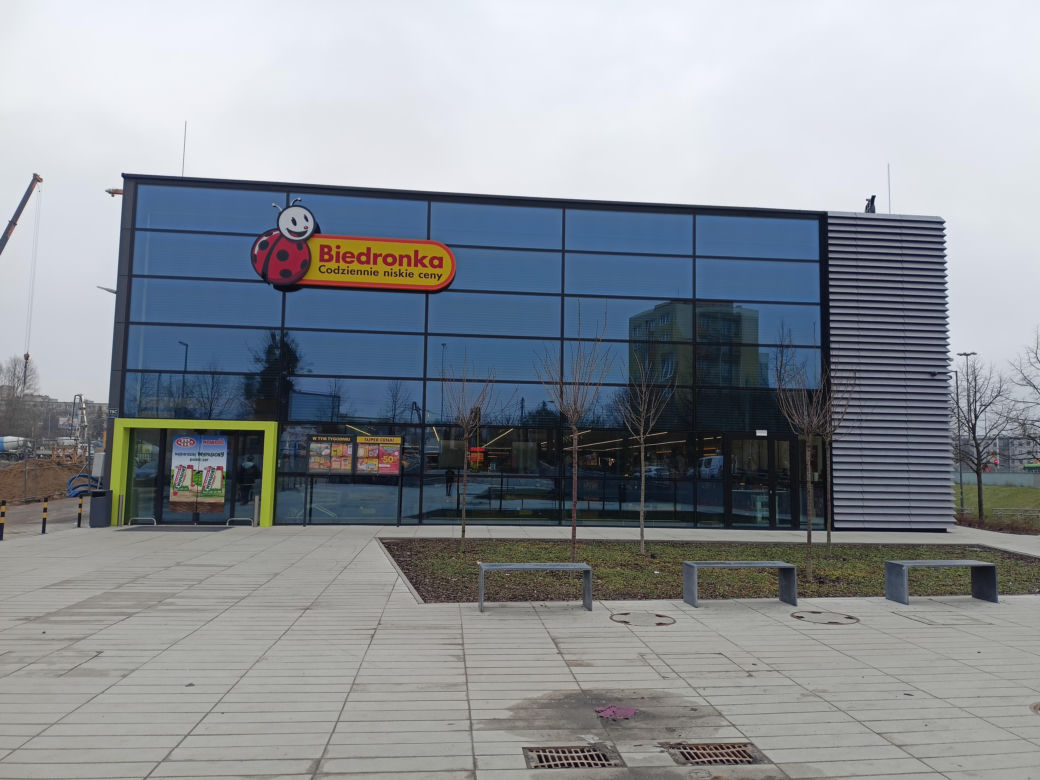 Nowoczesny sklep Biedronka w Poznaniu