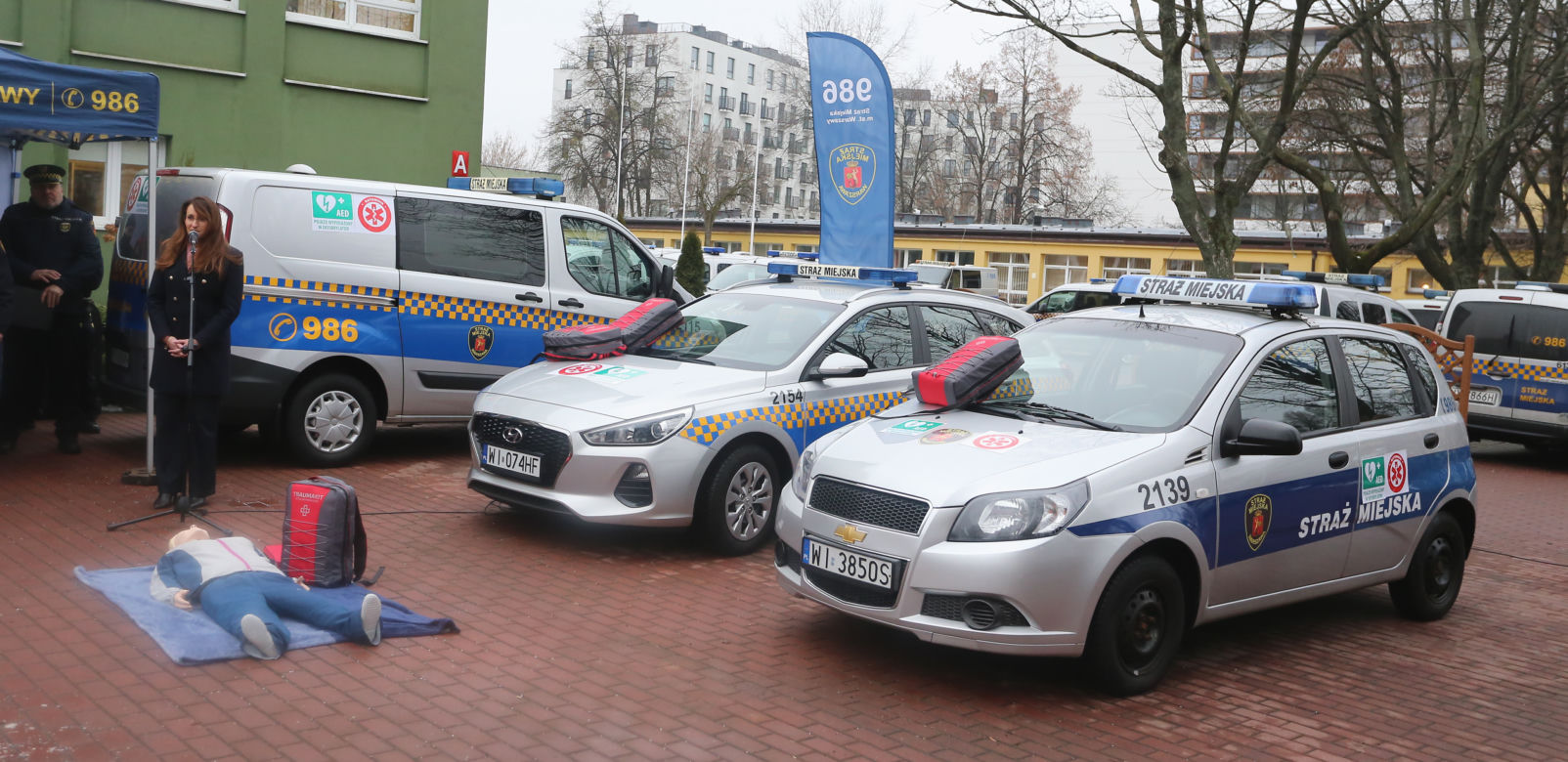 Strażnicy pokazali nowy sprzęt. Do funkcjonariuszy trafiły nowe defibrylatory