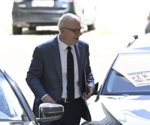 Politycy PiS zjechali na Nowogrodzką, chodzi o Czarnka