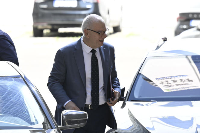 Politycy PiS zjechali na Nowogrodzką, chodzi o Czarnka