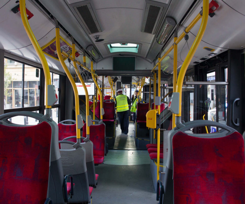 Dramat w autobusie miejskim. Poturbowana kobieta została zabrana do szpitala