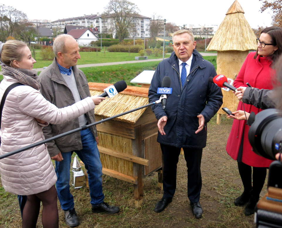 Prezydent Białegostoku Tadeusz Truskolaski (61 l.) i pszczelarz Mikołaj Mak (61 l.)