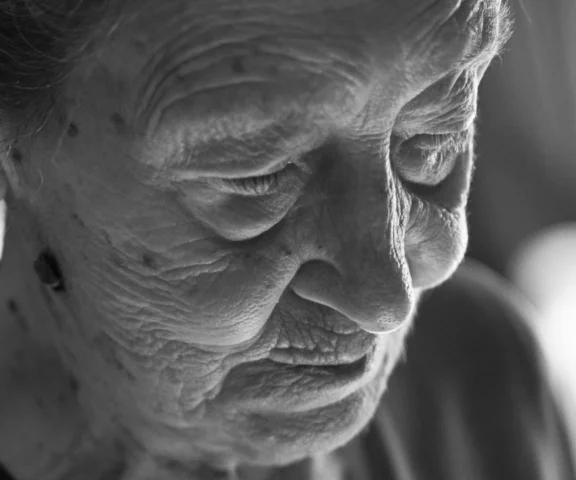 70-latka uciekła z Ciechocinka. Całe ciało  pogryzione
