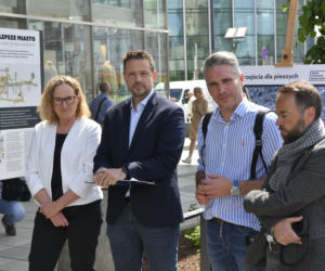 Spacer z Trzaskowskim po centrum Warszawy, Rewolucja na rondzie Dmowskiego się dokonała