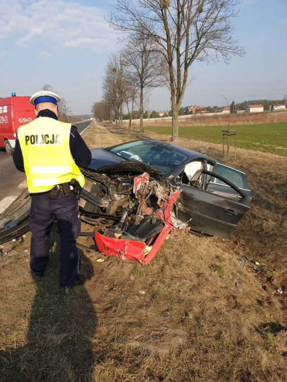 Drogowa masakra pod Garwolinem. Z audi zostały strzępy. Lądował śmigłowiec, są ranni