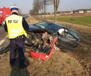 Drogowa masakra pod Garwolinem. Z audi zostały strzępy. Lądował śmigłowiec, są ranni
