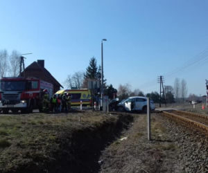 Wypadek na przejeździe kolejowym w Małym Rudniku pod Grudziądzem [ZDJĘCIA]