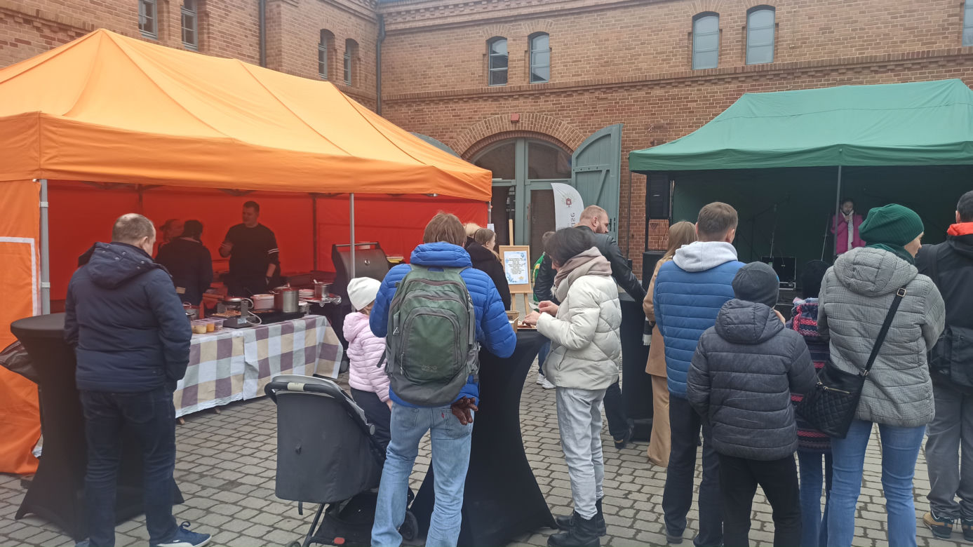 Trwa jarmark wielkanocny w Olsztynie. Co dobrego można kupić? [ZDJĘCIA]