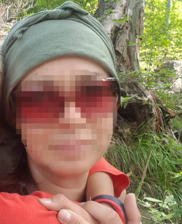 Znaleźli ją nieprzytomną i całą pociętą. Zrobił jej to własny syn? 