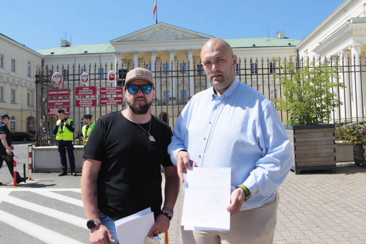 Taksówkarze przyszli pod ratusz. „Chcemy lepszych płac i godnego życia!”
