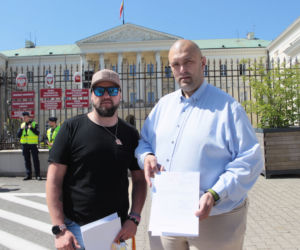 Taksówkarze przyszli pod ratusz. „Chcemy lepszych płac i godnego życia!”