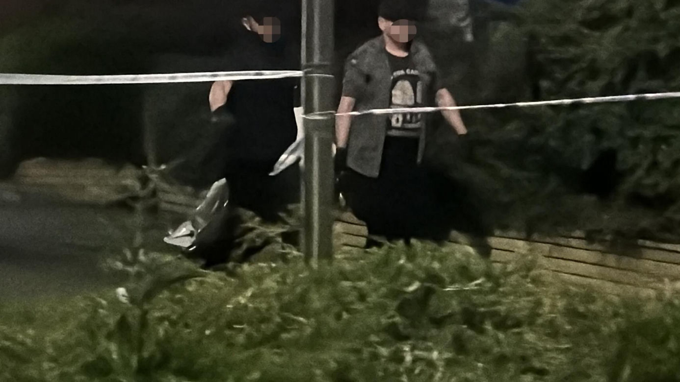 Roman mieszkał z rozkładającym się ciałem brata. Kiedy pojawiły się służby, skoczył z okna i zginął