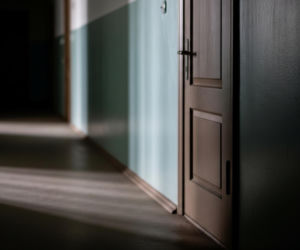 Wnuk znęcał się nad babcią w Będzinie. Co skrywała osiedlowa cisza?