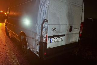 Wypadek na S5 koło Leszna. Ciężarówka z tytoniem wpadła do rowu