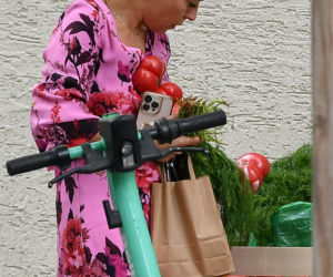 Anna Mucha na bazarku