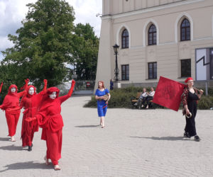 Wdowy milcząco przeszły przez Lublin. Był to protest przeciwko budowie kopani węgla przy Poleskim Parku Narodowym