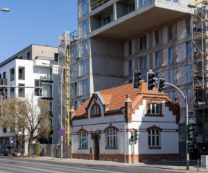 Blok z dziurą na dom. Oto najbardziej kontrowersyjna budowa w Polsce? Kapitanat Garbary w Poznaniu