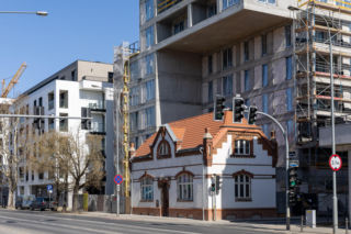 Blok z dziurą na dom. Oto najbardziej kontrowersyjna budowa w Polsce? Kapitanat Garbary w Poznaniu