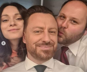 Barwy szczęścia po wakacjach 2021. Natalia (Maria Dejmek), Maciej Wilk (Adam Szczyszczaj), Klemens (Sebastian Perdek)