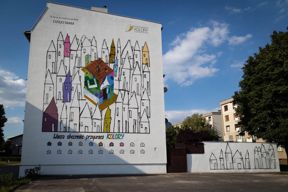 Hospicjum "Kolory" i ich mural na kamienicy w Lesznie