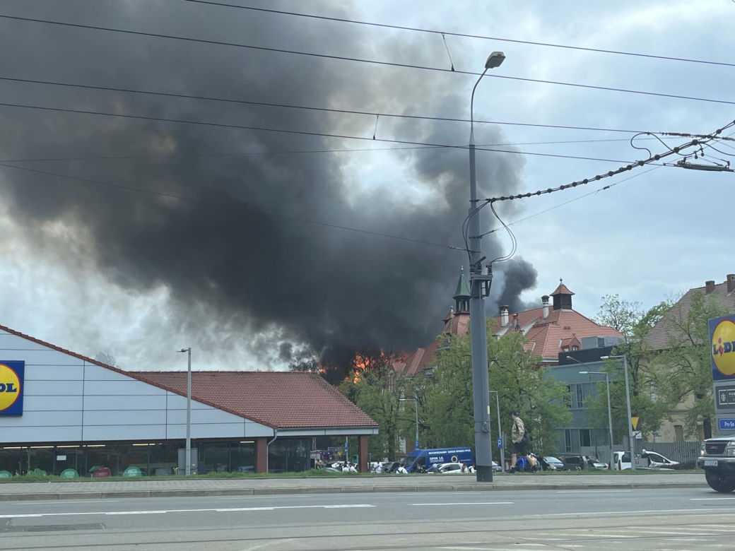 Pożar dachu budynku Akademii w Gorzowie