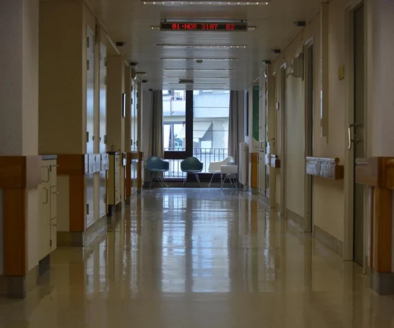 Dramat w szpitalu po porodzie. Kobieta zmarła dobę po urodzeniu dziecka