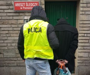 Napadli z nożem na seniorkę i jej wnuka