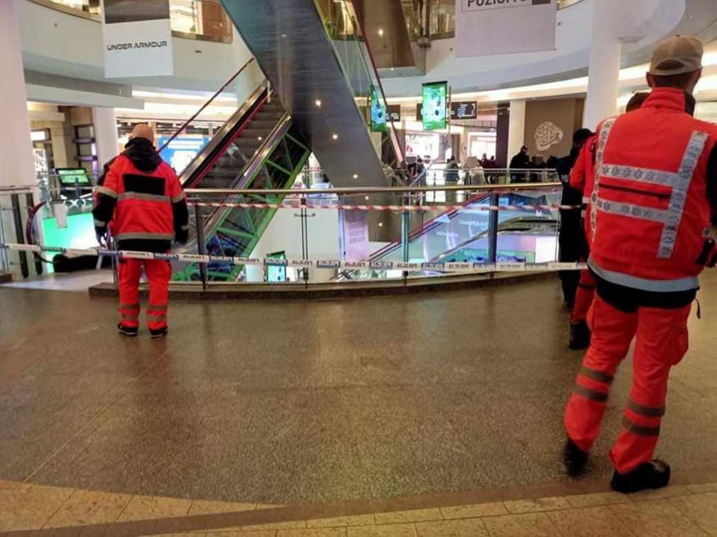 Kolejna tragedia w Złotych Tarasach. Nie żyje kobieta