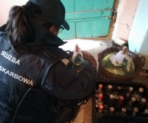 Narewka. Bimbrownik wpadł pędzeniu nielegalnego alkoholu [ZDJĘCIA]