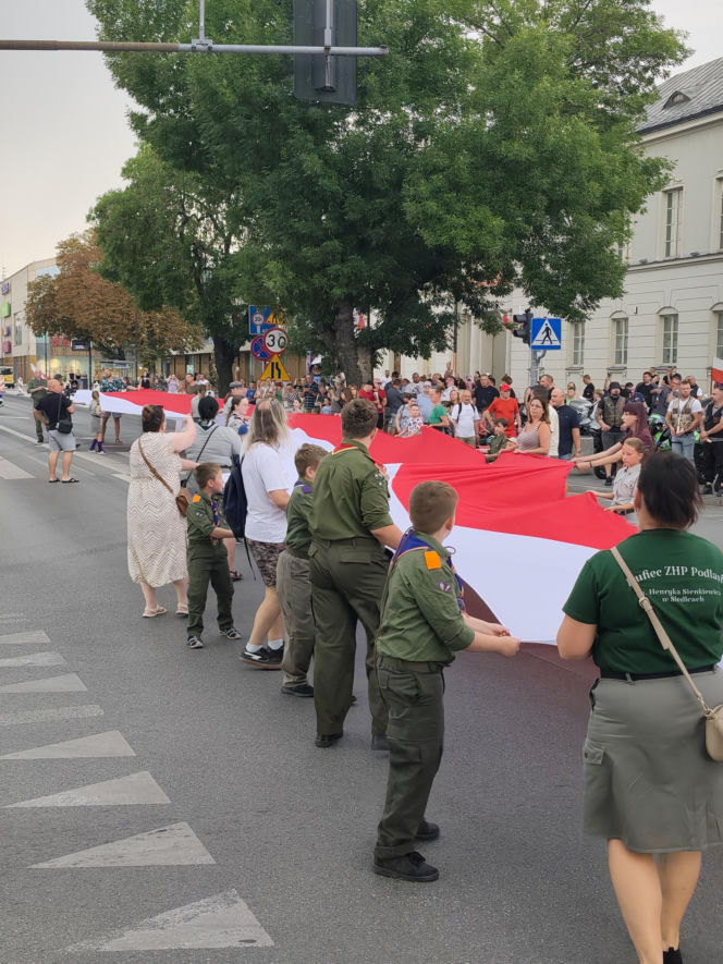 „Cześć i chwała bohaterom!”. Siedlczanie spotkali się w centrum miasta, by uczcić 82. rocznicę wybuchu Powstania Warszawskiego