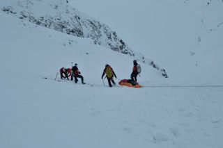 Wypadek w Tatrach! Snowboardzista ranny na Rysach, dramatyczna akcja TOPR