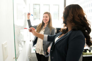 Marzenia o pensji kontra realia. Tyle Polacy oczekują za pracę