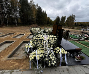 Pożegnał żonę, ale nie potrafił odejść. Przejmujący widok na grobie Darii. Nie otrzymałem pomocy psychologicznej