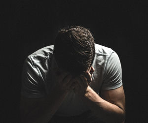 Psycholog ocierał się o dziewczynkę przyrodzeniem i dotykał jej piersi?! Szokujące zarzuty dla Wojciecha C.