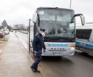 Autokar ESKORTOWANY przez policję! Powód? Podejrzenie koronawirusa!