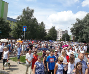 Białystok. Boże Ciało 2019. Wspólna procesja dwóch parafii: św. Jadwigi i NMP z Guadalupe
