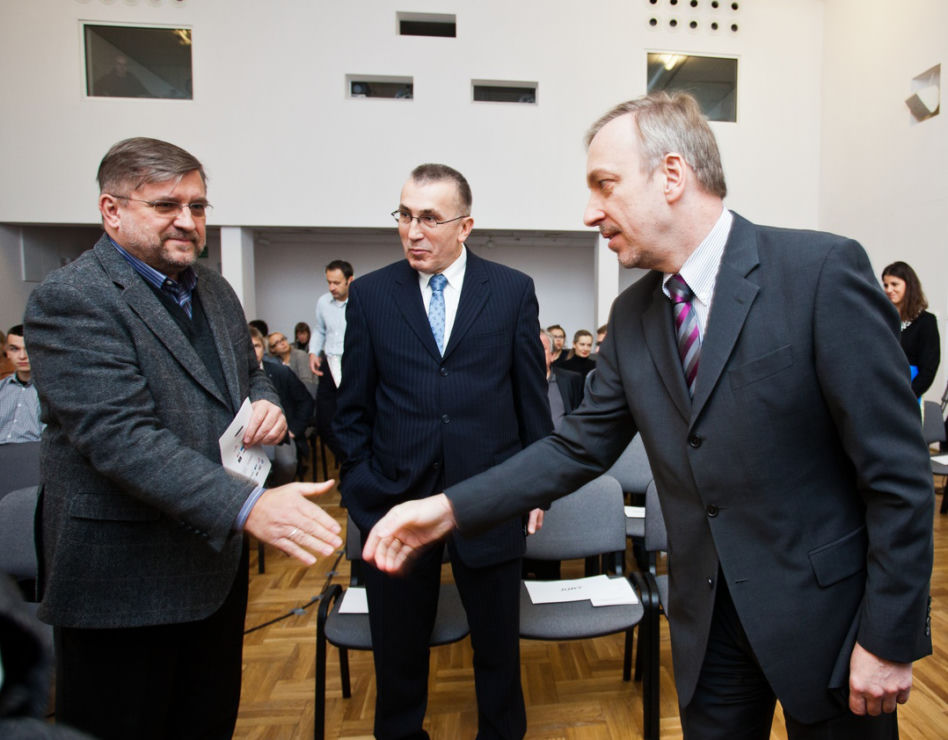 Od prawej: Minister Kultury i Dziedzictwa Narodowego Bogdan Zdrojewski, Podsekretarz Stanu Kancelarii Prezydenta RP Maciej Klimczak, Prezes Izby Architektow RP Wojciech Gęsiak